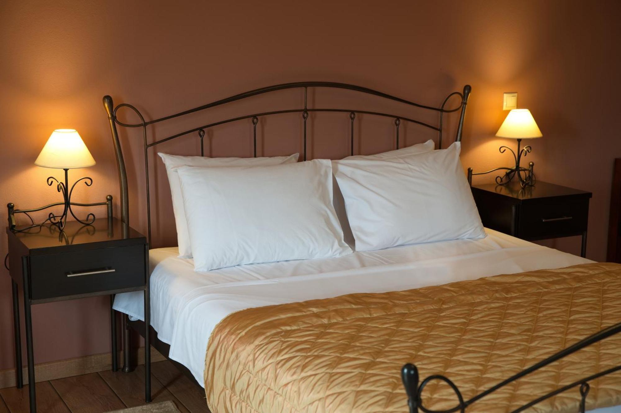 Hotel Agnanti Unique Hospitality 卡斯托里亚 外观 照片